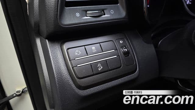 2018 SsangYong Tivoli 아머 — миниатюра 10