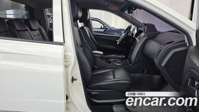 2015 SsangYong 코란도 스포츠 — миниатюра 8