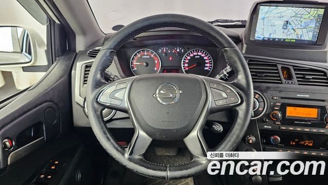 2015 SsangYong 코란도 스포츠 — миниатюра 9