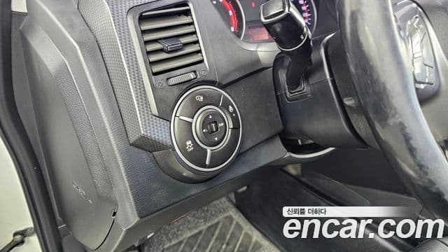 2015 SsangYong 코란도 스포츠 — миниатюра 5