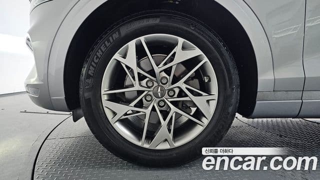 2021 Genesis GV70 — миниатюра 6