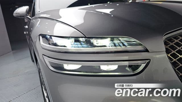 2021 Genesis GV70 — миниатюра 8