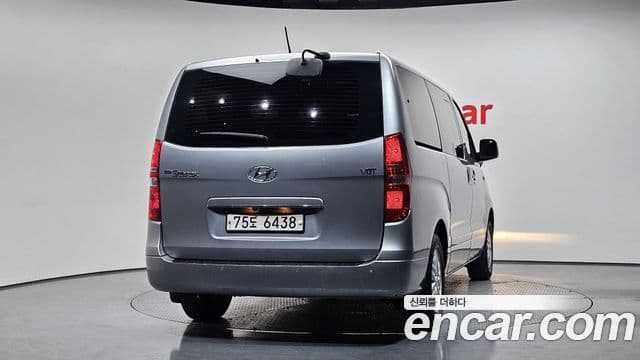 2016 Hyundai (Хёндэ) Grand Starex — миниатюра 3