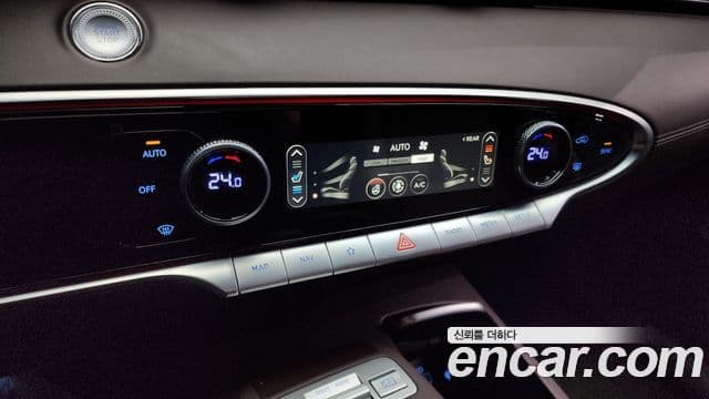 2021 Genesis GV70 — миниатюра 8