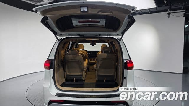 2017 Kia (Киа) All New Carnival — миниатюра 4