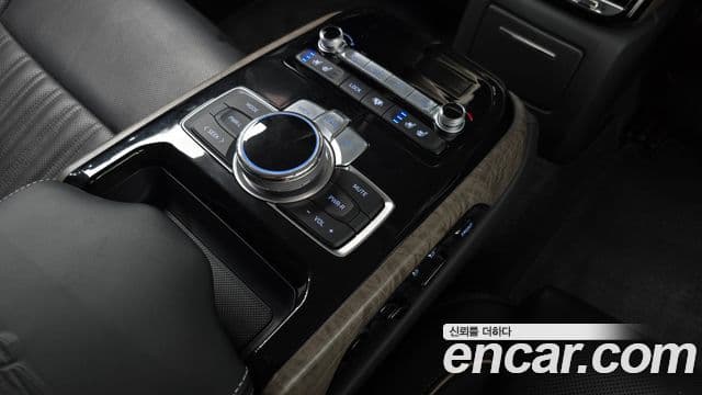 2020 Genesis G90 — миниатюра 6