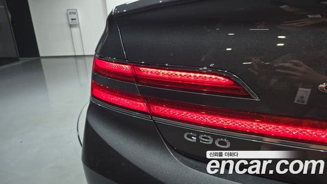2020 Genesis G90 — миниатюра 7