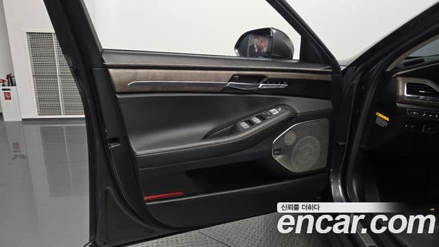 2020 Genesis G90 — миниатюра 2