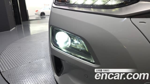 2020 Hyundai (Хёндэ) Kona Electric — миниатюра 9