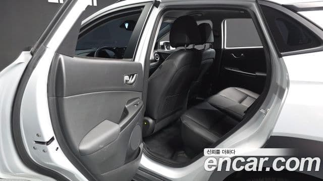 2020 Hyundai (Хёндэ) Kona Electric — миниатюра 8