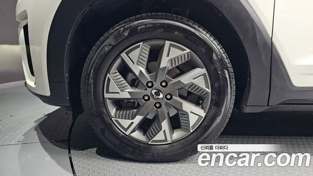 2023 SsangYong Torres EVX — миниатюра 10