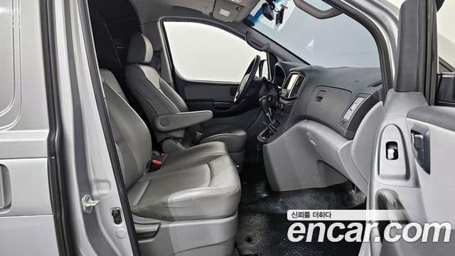 2020 Hyundai (Хёндэ) The New Grand Starex — миниатюра 9