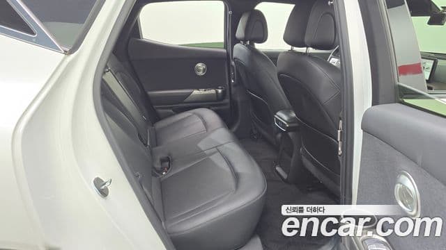 2021 Genesis GV60 — миниатюра 8