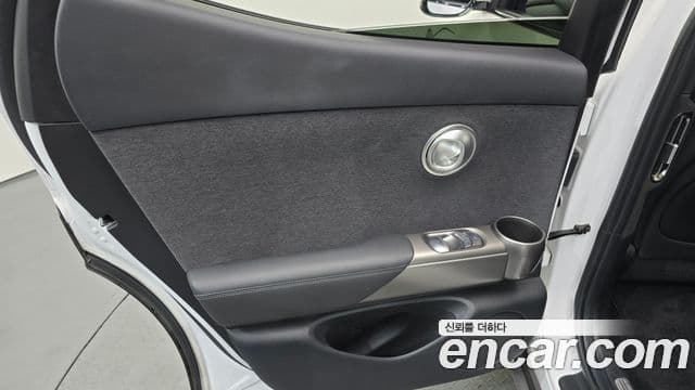 2021 Genesis GV60 — миниатюра 9