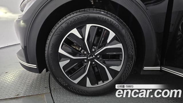 2022 Kia (Киа) EV6 — миниатюра 10