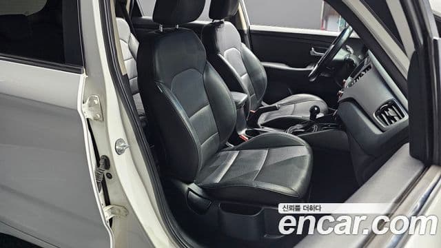 2016 Kia (Киа) The New 카렌스 — миниатюра 5