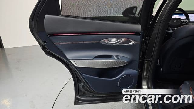 2024 Genesis GV70 — миниатюра 9