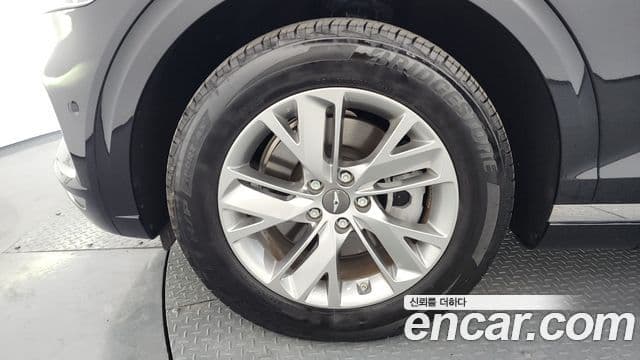 2023 Genesis GV70 — миниатюра 6