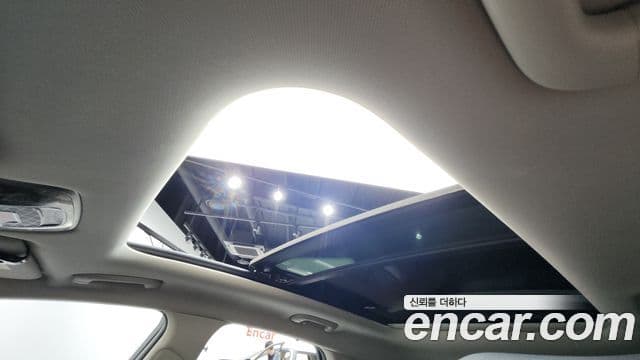 2023 Genesis GV70 — миниатюра 8