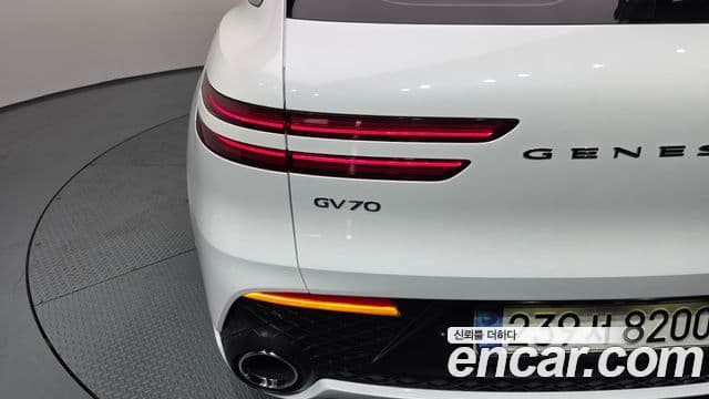 2021 Genesis GV70 — миниатюра 6