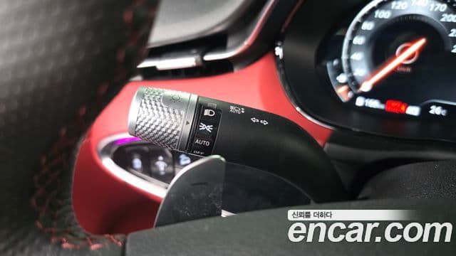 2021 Genesis GV70 — миниатюра 8