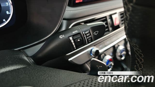 2020 Genesis The New G70 — миниатюра 7