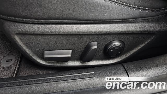 2020 Genesis The New G70 — миниатюра 6