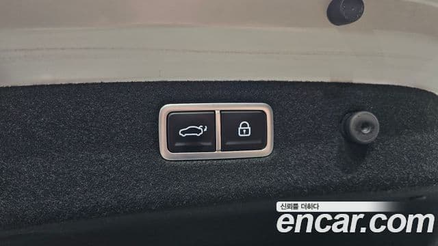 2020 Genesis The New G70 — миниатюра 9