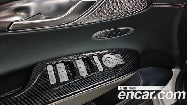 2022 Genesis GV70 — миниатюра 5