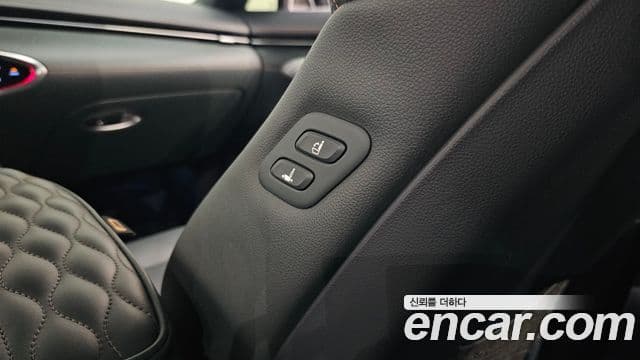 2022 Genesis GV70 — миниатюра 6