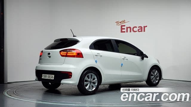 2016 Kia (Киа) The New 프라이드 — миниатюра 3