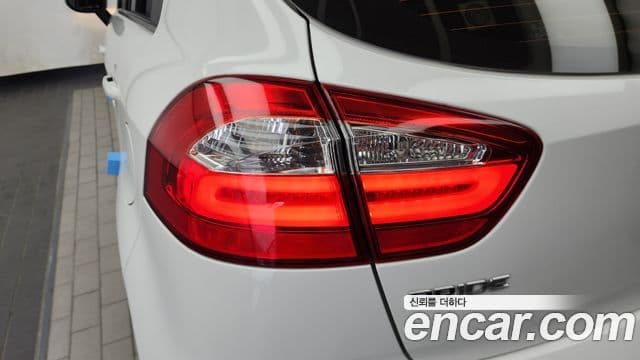 2016 Kia (Киа) The New 프라이드 — миниатюра 4