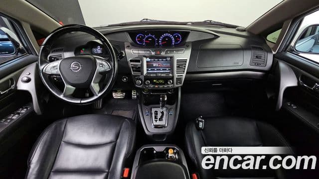 2017 SsangYong 코란도 투리스모 — миниатюра 2