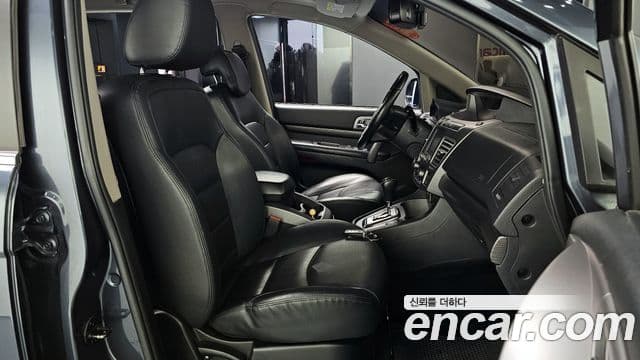 2017 SsangYong 코란도 투리스모 — миниатюра 3