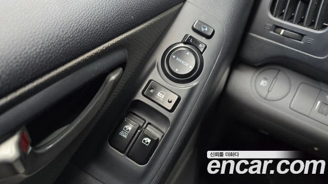 2013 Hyundai (Хёндэ) Grand Starex — миниатюра 3