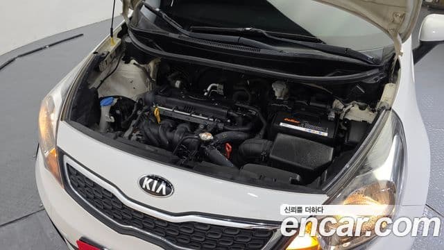 2013 Kia (Киа) All New 프라이드 — миниатюра 4
