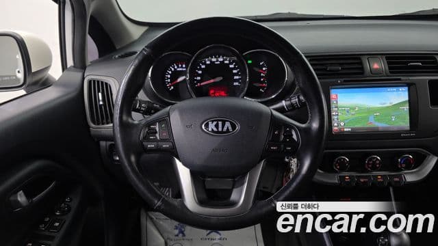 2013 Kia (Киа) All New 프라이드 — миниатюра 10