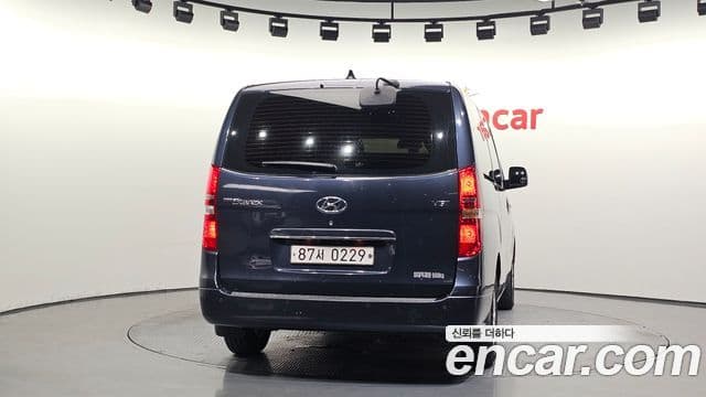 2017 Hyundai (Хёндэ) Grand Starex — миниатюра 2