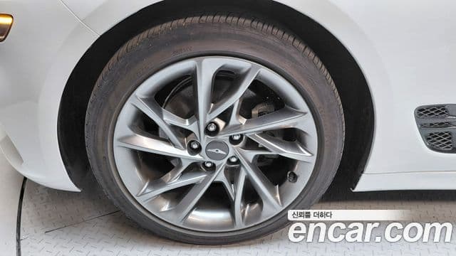2022 Genesis The New G70 — миниатюра 7