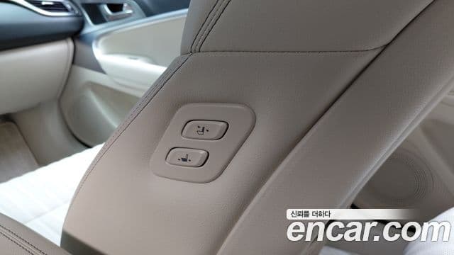 2022 Genesis The New G70 — миниатюра 4