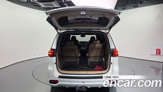 2019 Kia (Киа) The New Carnival — миниатюра 9