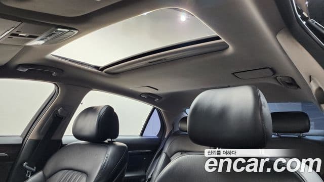2016 Genesis EQ900