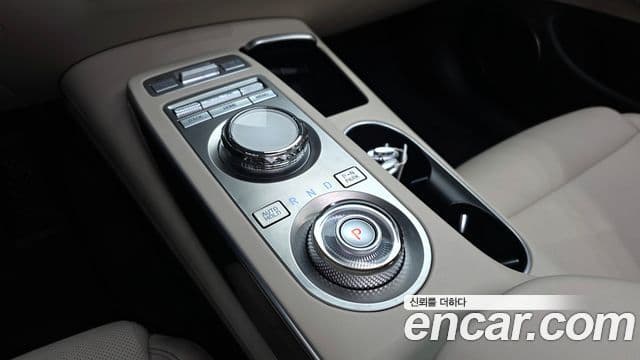 2021 Genesis GV70 — миниатюра 6