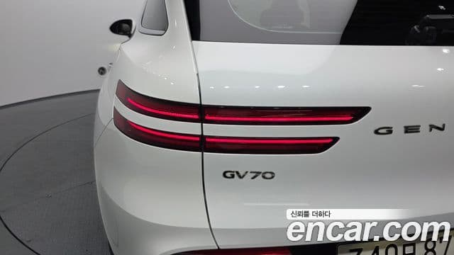 2021 Genesis GV70 — миниатюра 3