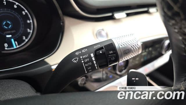 2021 Genesis GV70 — миниатюра 9