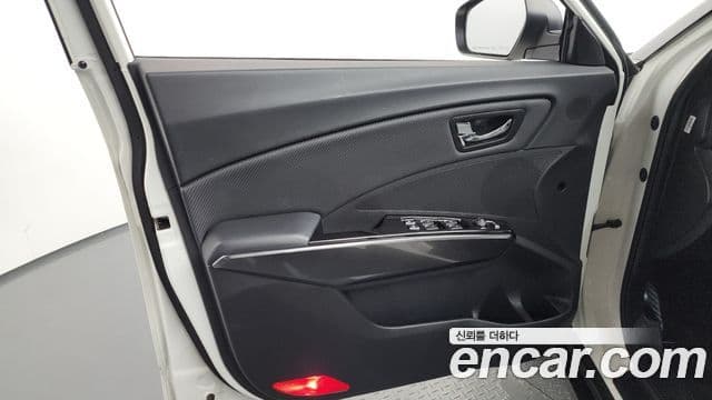 2022 SsangYong Very New Tivoli — миниатюра 10
