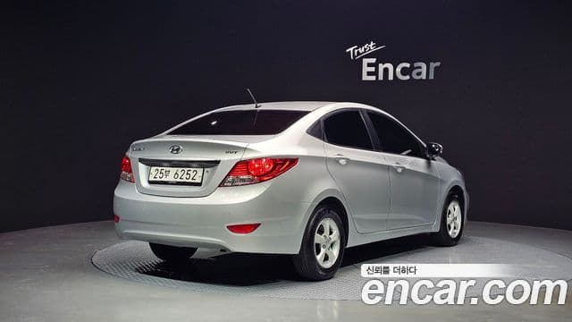 2011 Hyundai (Хёндэ) 엑센트(신형) — миниатюра 9