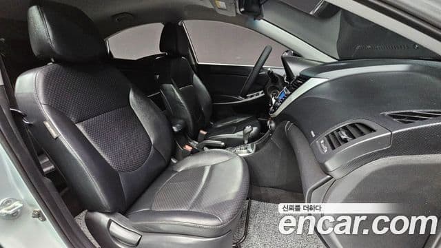 2011 Hyundai (Хёндэ) 엑센트(신형) — миниатюра 8