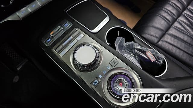 2021 Genesis GV70 — миниатюра 6