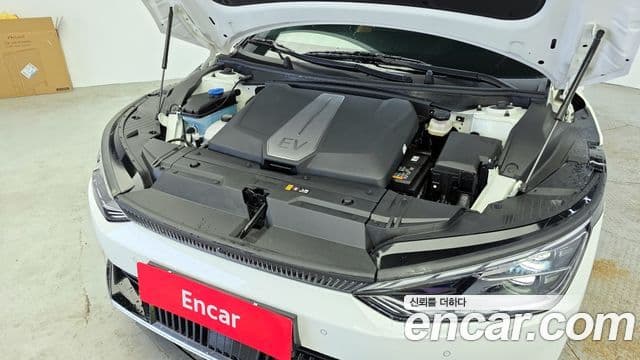 2024 Kia (Киа) EV6 — миниатюра 10